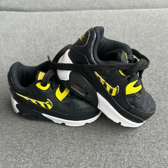 Nike Black Athletic Shoes with Modern Silhouette Nike | Shoes | Nike Black Athletic Shoes Sleek Design | Poshmark main image 2